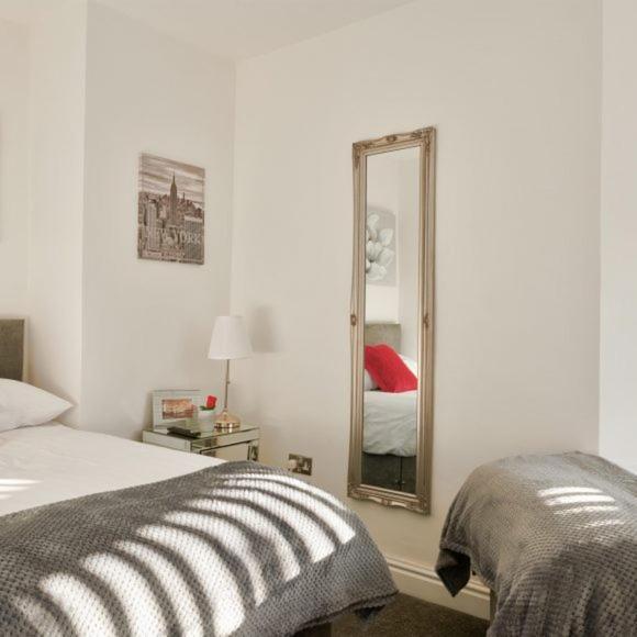 Priory Suites Liverpool Bagian luar foto